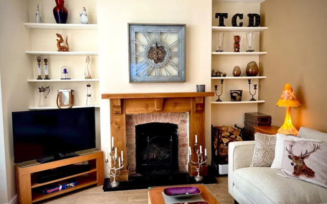 5 Guests - 2 Bedrooms - Free Parking - 1min Beach
