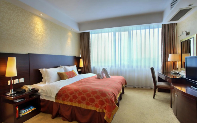 Guilin Lijiang Waterfall Hotel