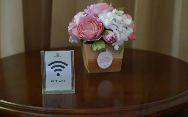 The Country Lake View Hotel