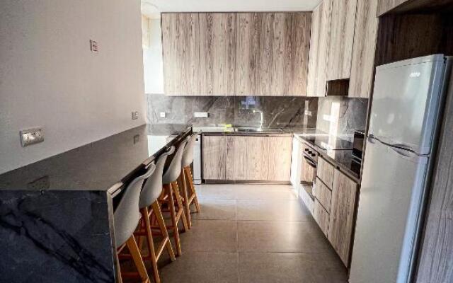 200M From Beach 2 Bedroom