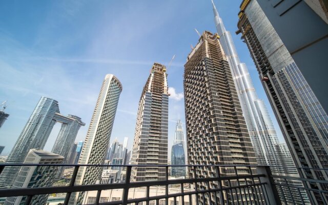 1BR Apt Top Floor Burj Sea Views Downtown