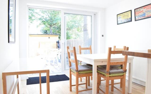 Stylish 3 Bedroom Apartment in Central Balham