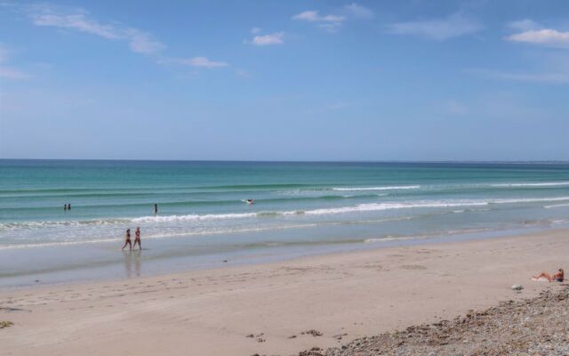 Les Volets Rouges (PEU101)