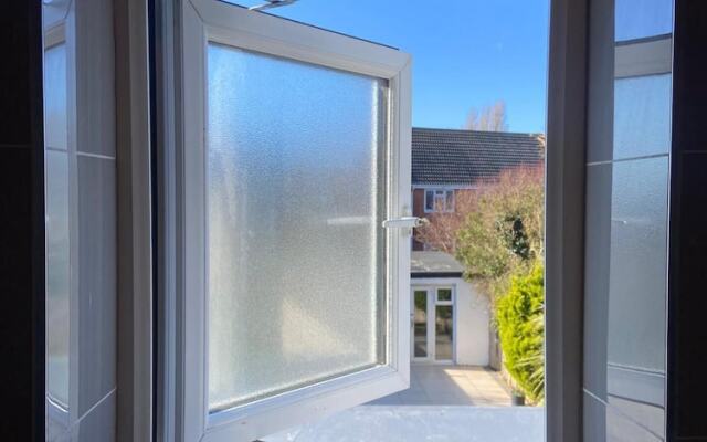 Spacious 3-bed House in Brighton With Parking