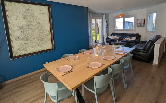 Pretty Family House Near the Beach