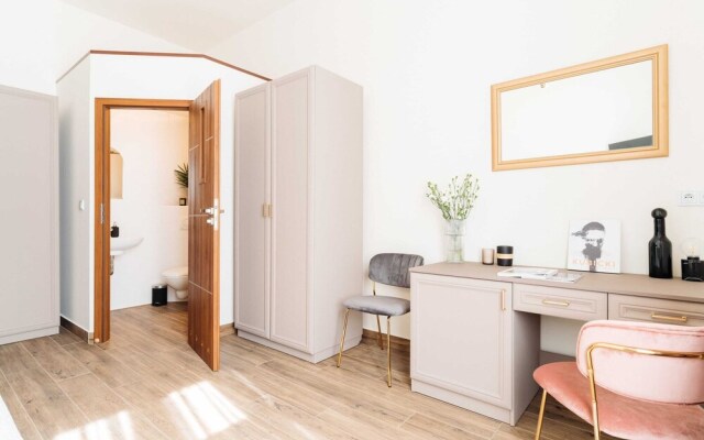 Sapphire Studios by Loft Affair