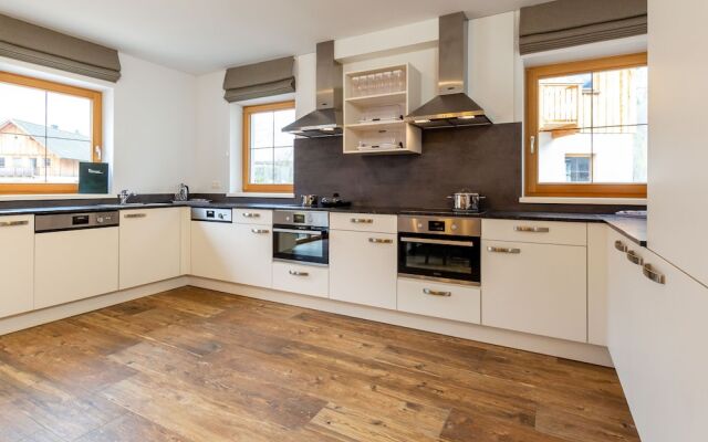 Luxurious Chalet in Obertraun With Pool
