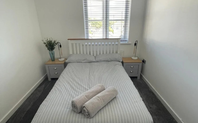 Beautiful 2 Bedroom House, Seasisde Location