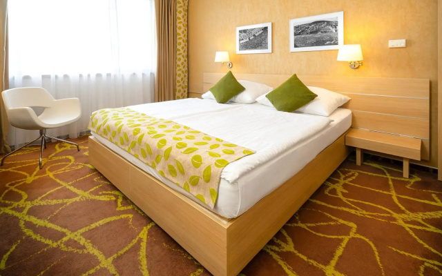 Iris Hotel Eden