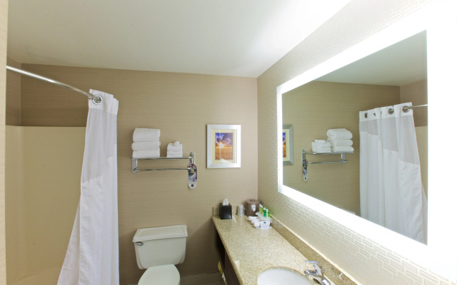 Holiday Inn Express Fargo-West Acres by IHG