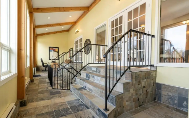 LUXURIOUS 5,500 sqft Home: 5 Br/5 Ba | PRIVATE Pool & Hot Tub | STEPS to Beach
