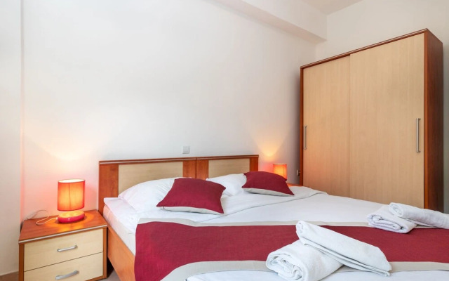 Pool Apartment Suzi 4