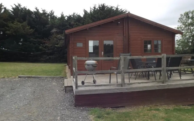 Spacious 3 Bedroom Cabin at Avonvale Holiday Lodge