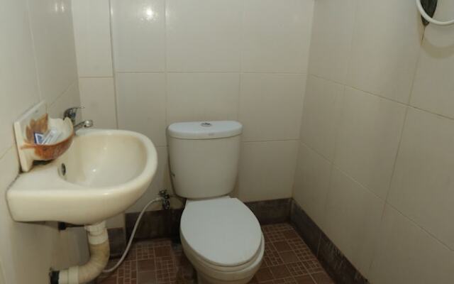 OYO 93021 Kost Dison