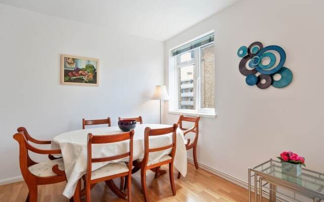 Spacious 3 Bed Flat W/communal Garden in Euston