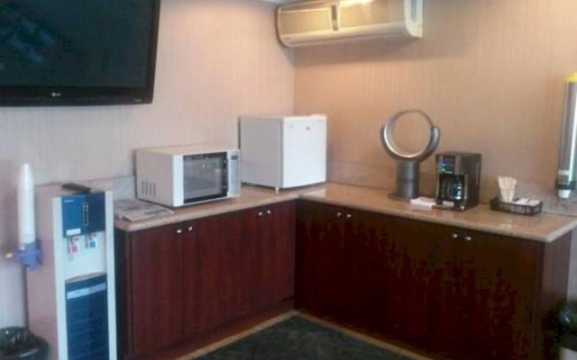 Hometel Suites