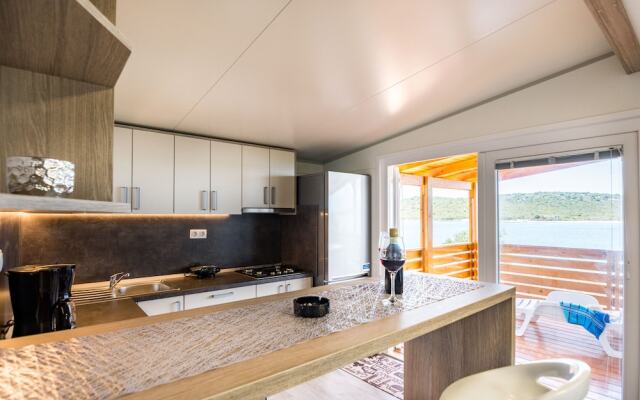 Mobile Home Rock Rose 2