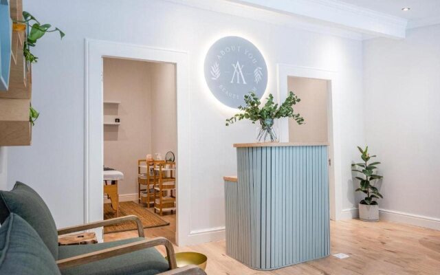 Hout & About Guest House