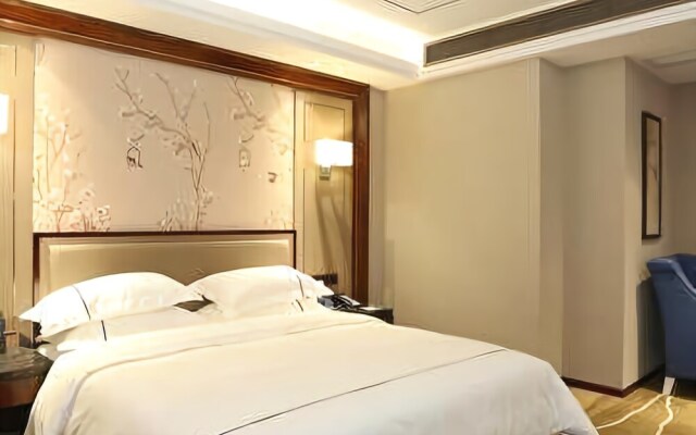 Huihe Hotel (Huojucun Metro Station)