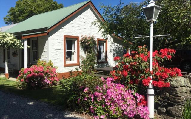 Settlers Cottage Motel