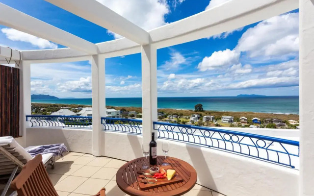 Naxos - Med style castle, ocean views from every room!