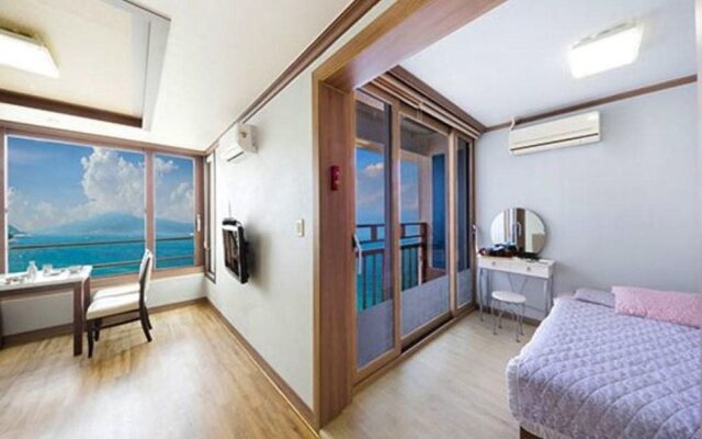 Yeosu Carp Island
