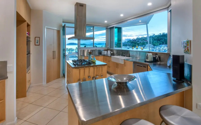 Pavillions 25 Penthouse with Marina View