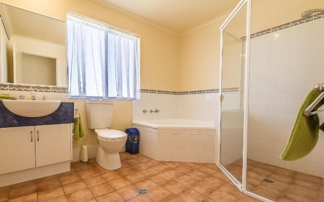 Ocean Breakers Holiday Apartments