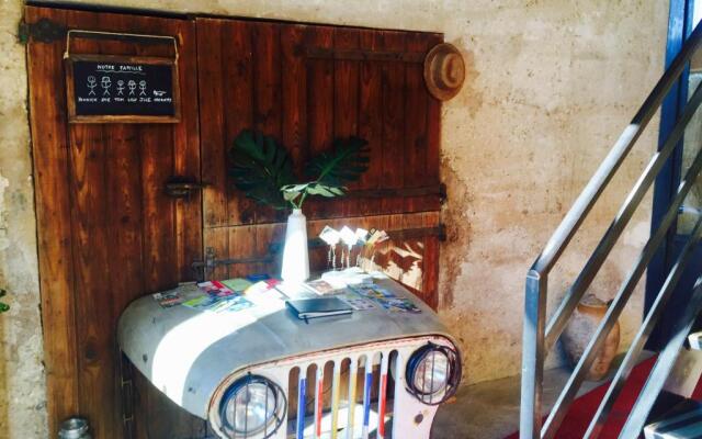 Magnificent Renovated Farmhouse - 10 Min A7 -