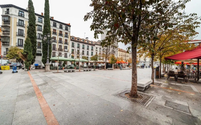 Bright & Spacious Three Bedroom Apartment in Centro