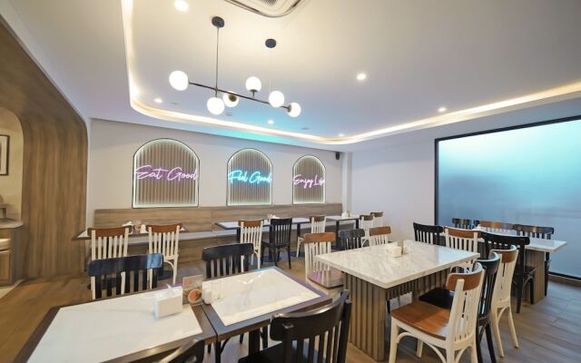 Front One Boutique Hotel Taman Anggrek
