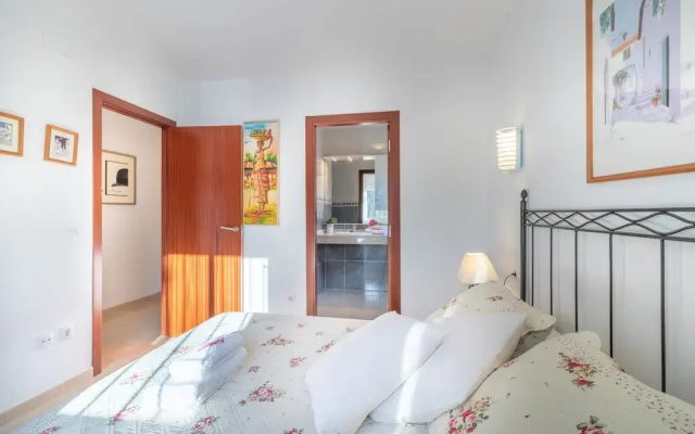 Villa in Empuriabrava With Private Pool & Mooring