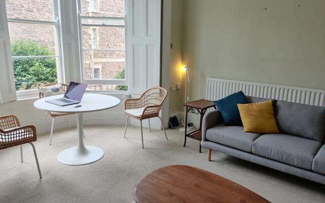 Serene 2 Bedroom Apartment in Clifton