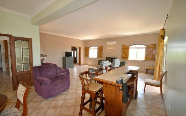 Large Country Villa With Private Pool, Vilamoura