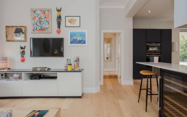 Modern 3 Bedroom Flat in West Hampstead