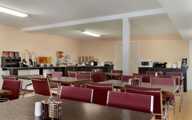 Travelodge by Wyndham Kamloops Mountview