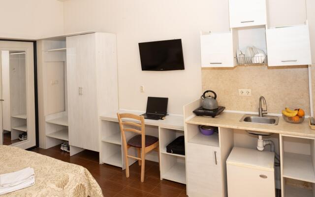 Leo Grand Guest house