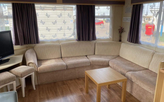 Pets Stay Free 3 Bedroom Caravan at Heacham Beach