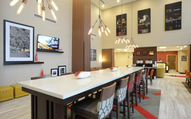 Hampton Inn & Suites Cincinnati / Kenwood