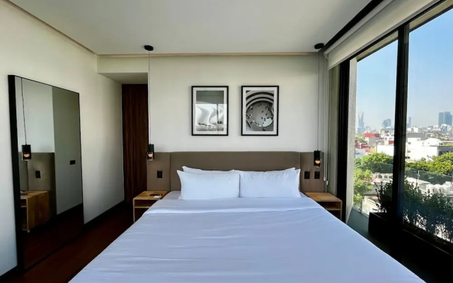 w Amazing 2BR With Elegant Balcony in Roma Nte