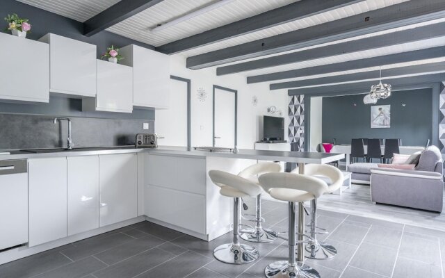 Attractive Holiday Home in Cessenon-sur-orb With Terrace