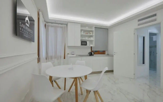 San Marco Suite 755
