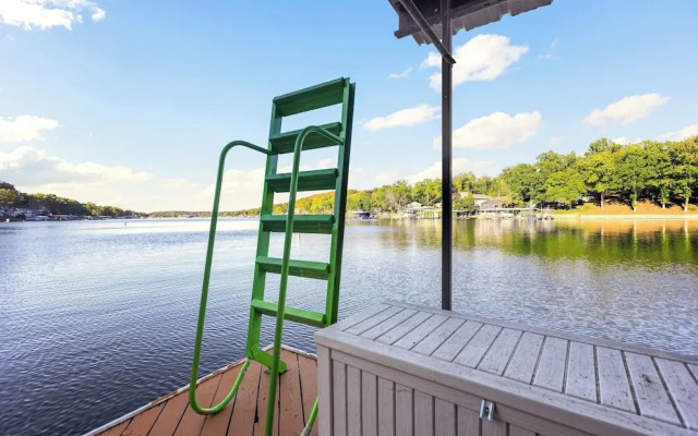 Sunrise Oasis - Enjoy Lakefront Living