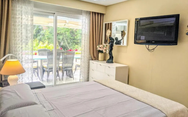 GRAN MARBELLA APARTMENTS by Coral Beach