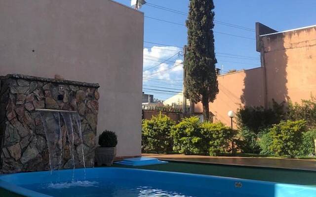Casa com Piscina e Churrasqueira