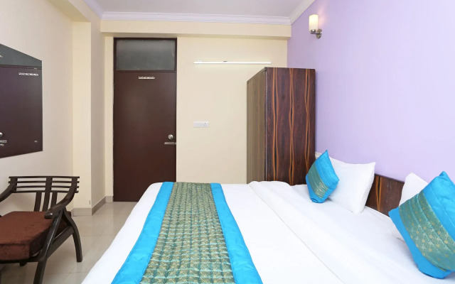 OYO 7578 Hotel Luck Residency