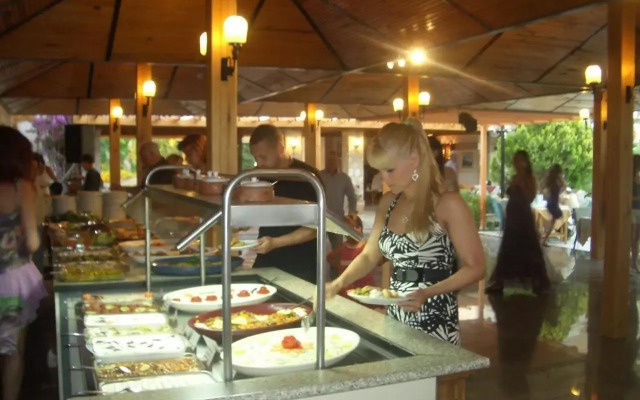 Perdikia Beach Hotel