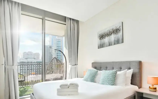 LUX 52 42 Deluxe Marina view suite