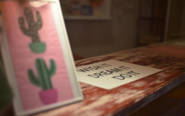 White Arrow Apartment