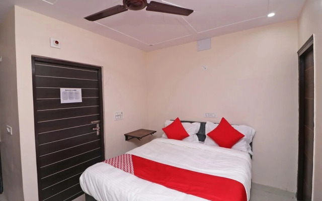 Jaypee Studios by OYO Rooms